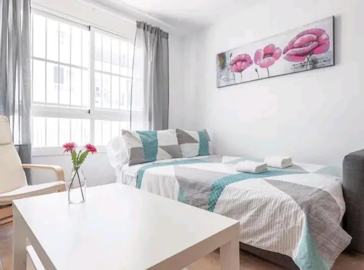 Apartamento con patio y piscina cerca de Sevilla La Algaba