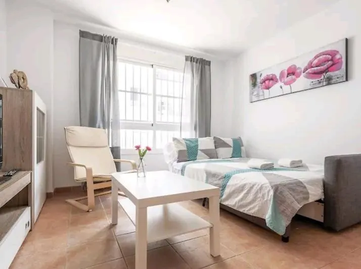 Apartamento con patio y piscina cerca de Sevilla La Algaba