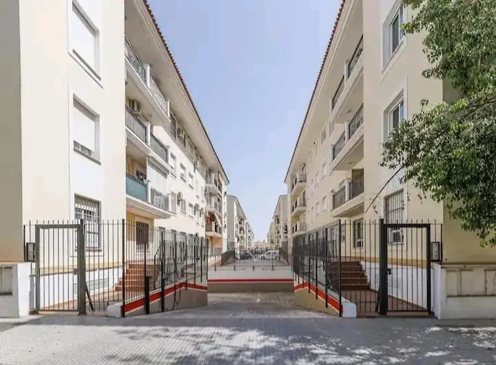 Apartamento con patio y piscina cerca de Sevilla La Algaba 0*,  España