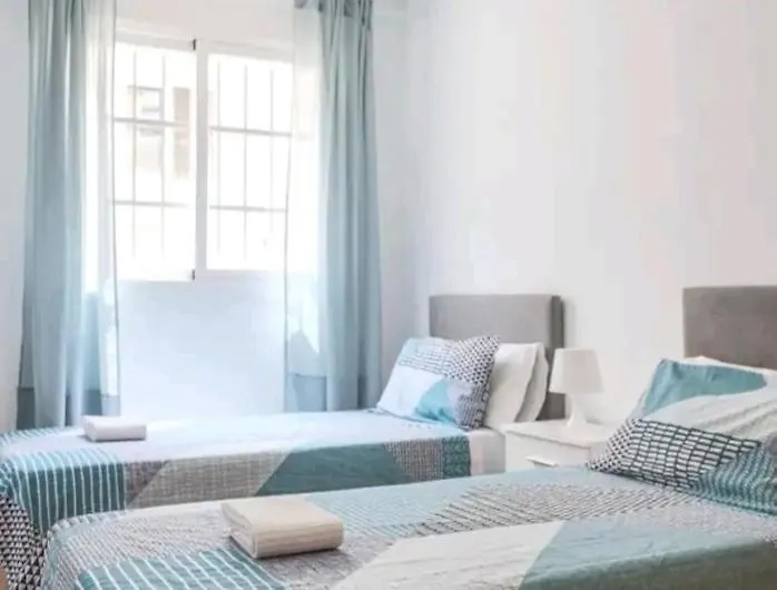 Apartamento con patio y piscina cerca de Sevilla La Algaba