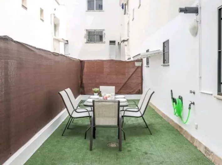 Apartamento con patio y piscina cerca de Sevilla La Algaba 0*,