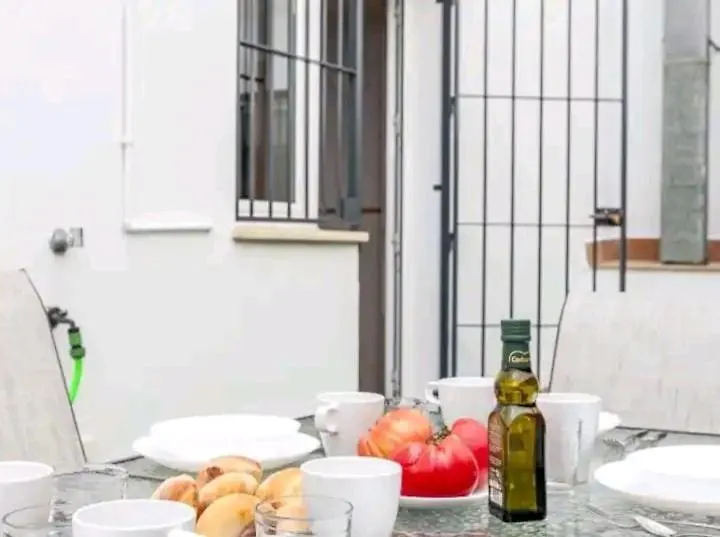 Apartamento con patio y piscina cerca de Sevilla La Algaba 0*,